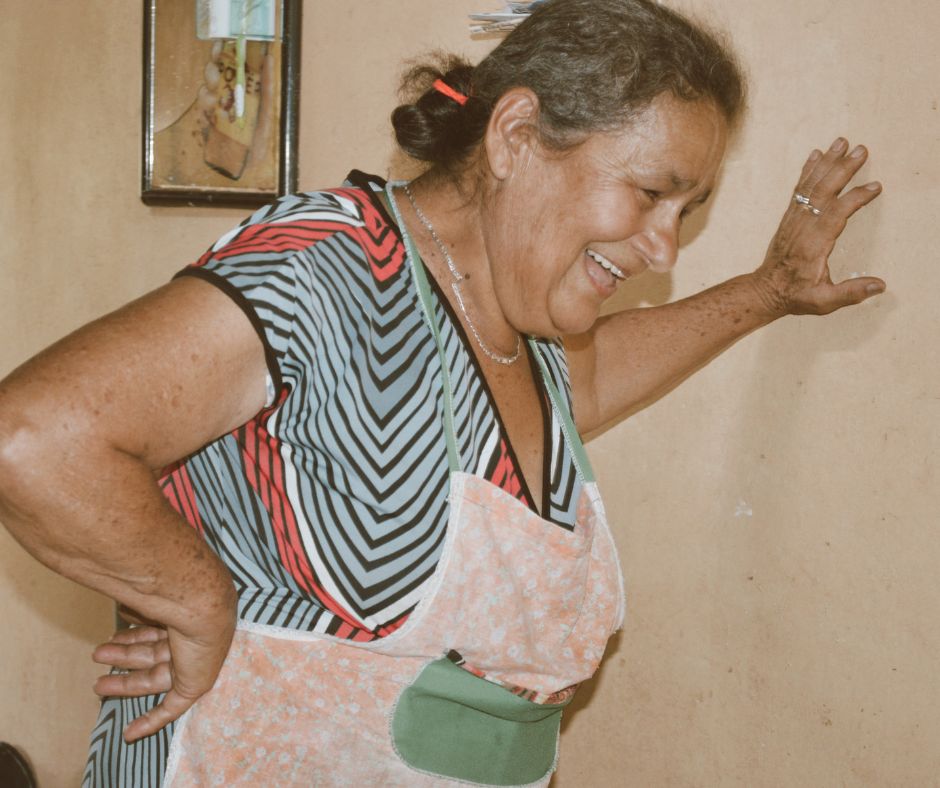 colombian lady smiling coffee